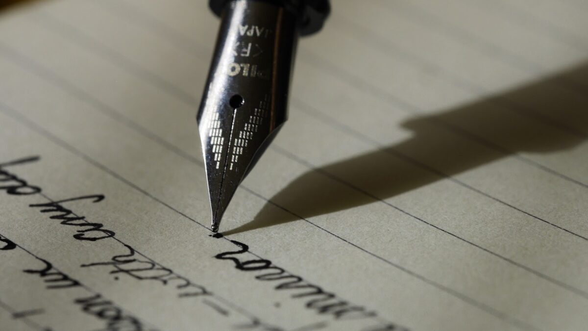 15 Great Online Tools to Improve Essay Writing Skills