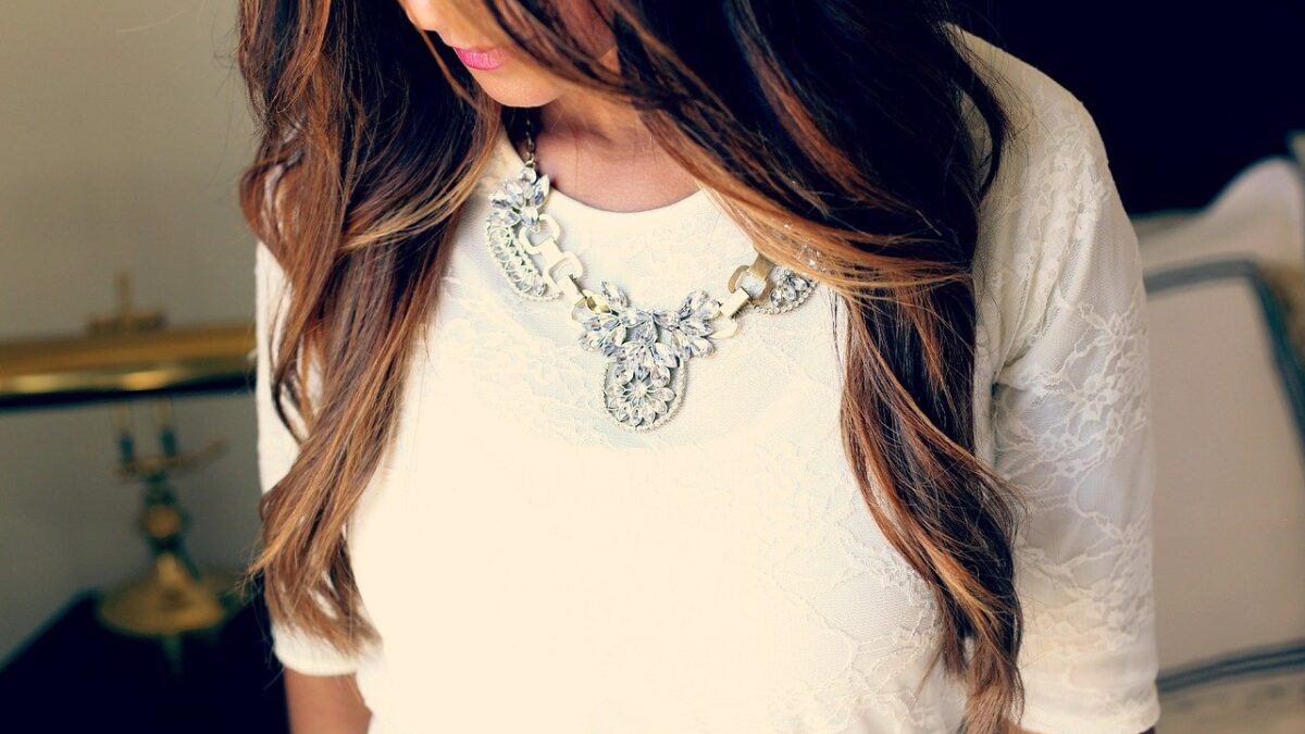 Tips to Style Lightweight Jewellery